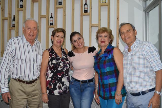 Reynaldo Manrique, Nohora Torrente, Celina Giraldo, Edith de Torrente y Jorge Torrente.
